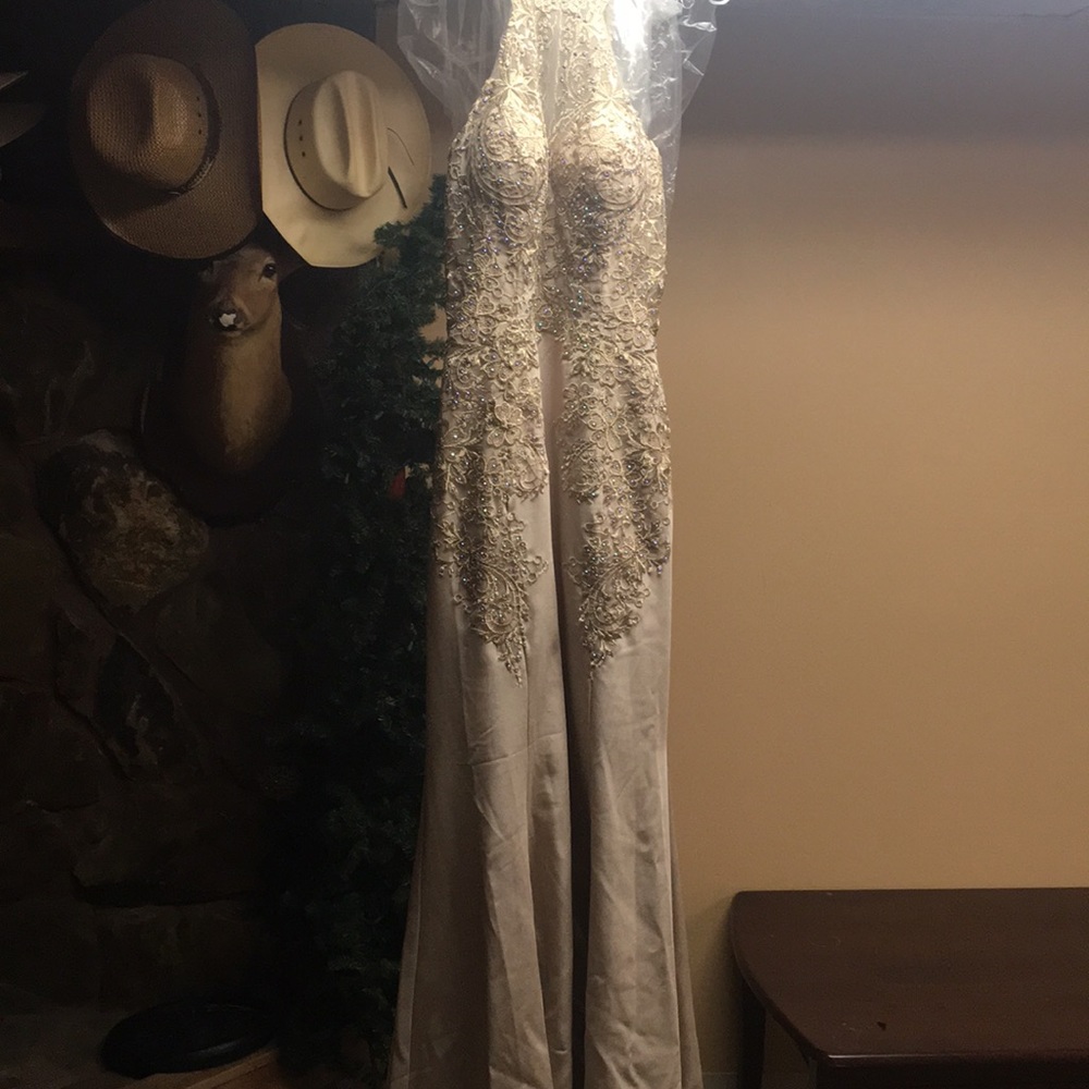 I am selling a used prom dress, been used once.